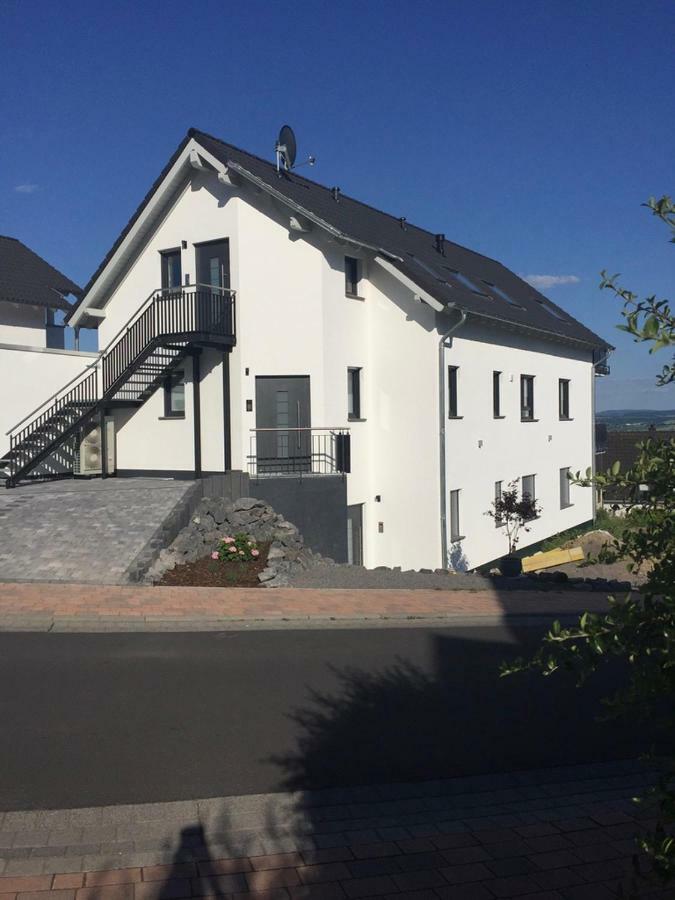 Ferienwohnungen Pellenzblick - Wohnen auf Zeit - Nickenich Exterior foto