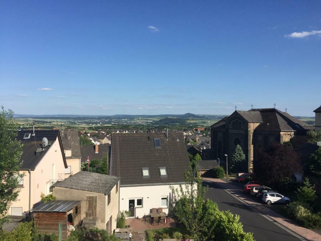 Ferienwohnungen Pellenzblick - Wohnen auf Zeit - Nickenich Exterior foto
